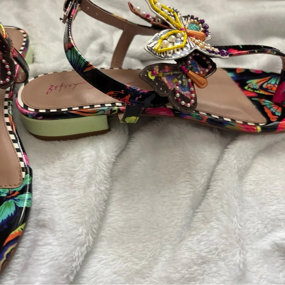 New without box Betsy Johnson butterfly sandals size 8.5 - Picture 5 of 8